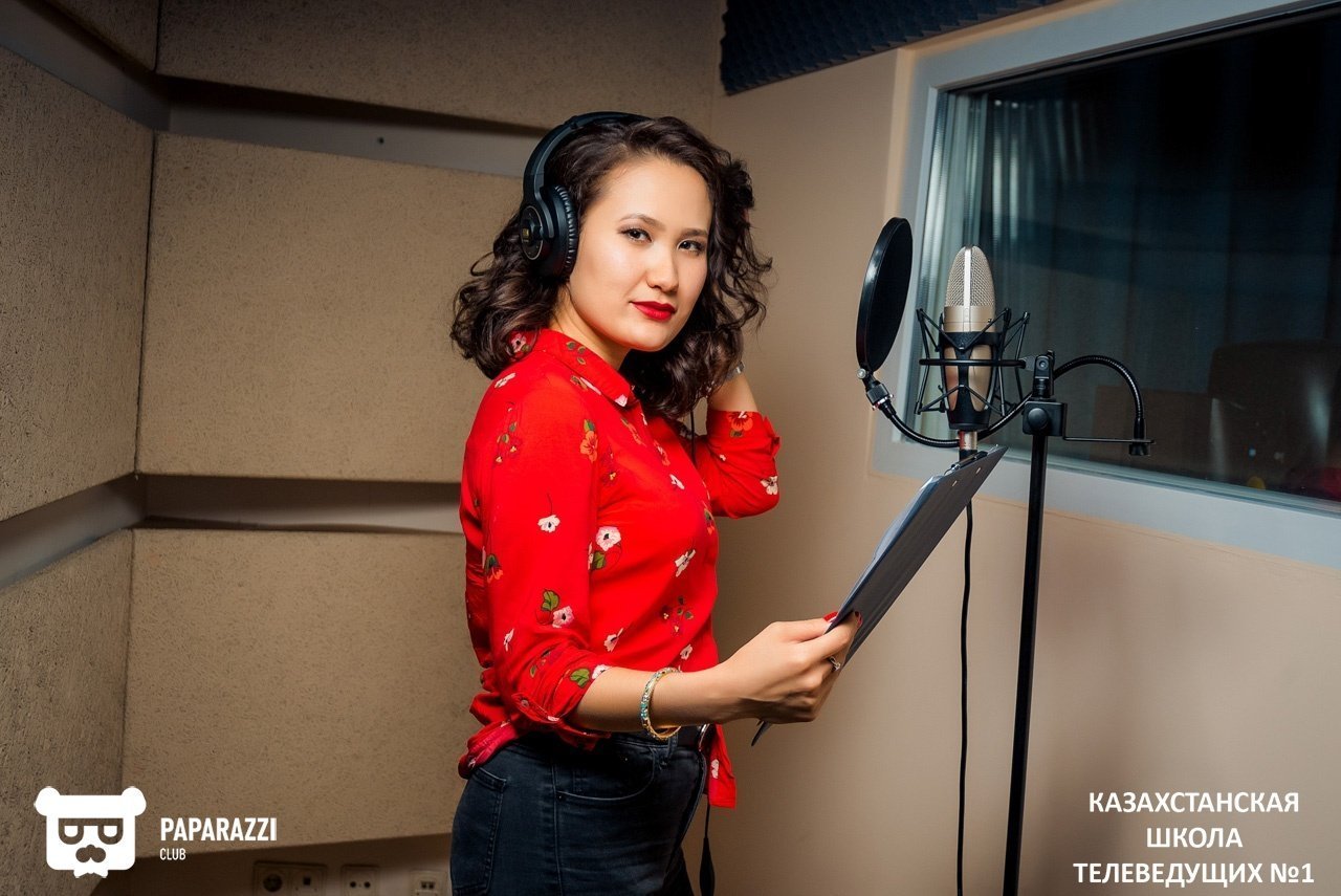 Занятия в звукозаписывающей студии - Казахстанской Школы телеведущих №1